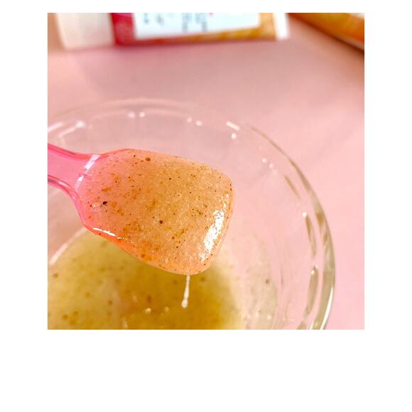 C'est Moi Refreshing Papaya & Strawberry Seed Scrub Facial Mask 1.7 fl oz - Picture 5 of 7